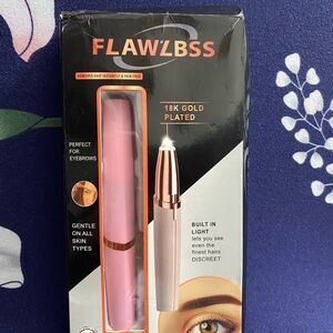 Eye brow trimmer